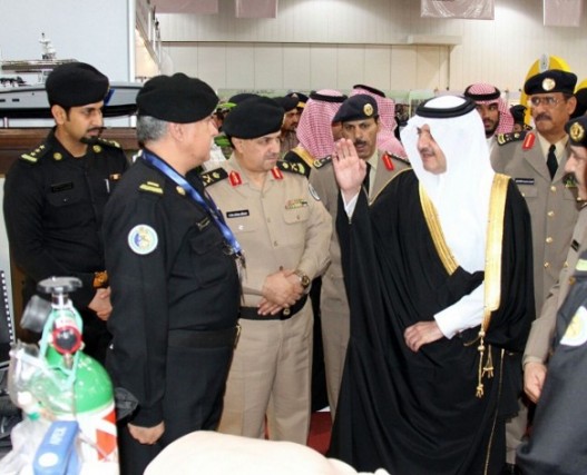 سعود بن نايف يطلع على برامج السلامة لمعرض حرس الحدود