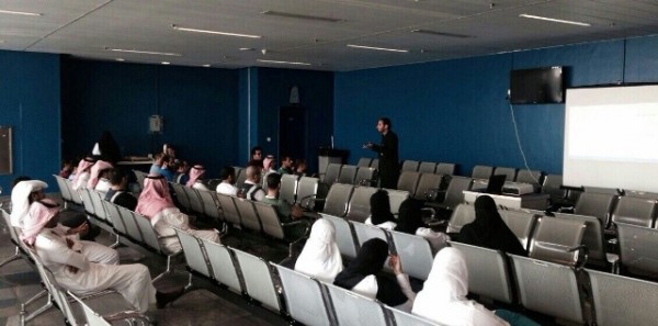 مركز المراقبة بمطار الملك عبدالعزيز ينظم دورة في التوعيه الصحية
