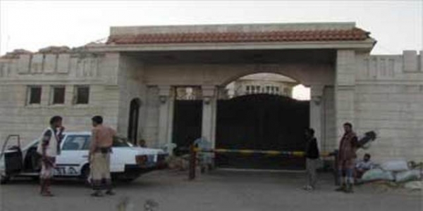 المقاومة تسيطر على القصر الرئاسي في عدن