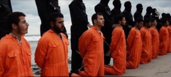 “داعش” تعدم 21 عاملاً قبطياً مصرياً بليبيا