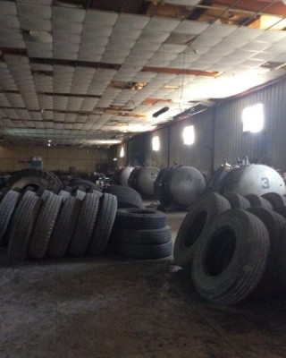 “التجارة” و”المواصفات” تغلقان 4 مصانع مخالفة لإعادة تدوير الإطارات
