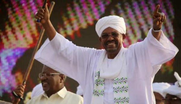 الرئيس السوداني يشارك بالقمة الإفريقية في جوهانسبرغ والمحكمة الدولية تطالب جنوب إفريقيا باعتقاله