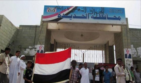 الحوثيون يسيطرون على منزل رئيس جهاز الأمن السياسي بالخوخة