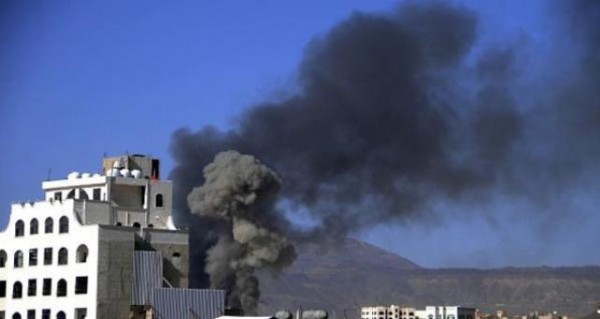 طيران التحالف يقصف قاعدة عسكرية في صنعاء