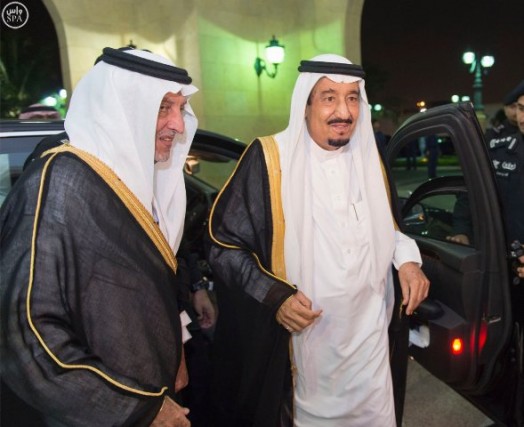 خالد الفيصل أمام الملك سلمان :  مرحباً بك عدد ما أذن مؤذن مكة