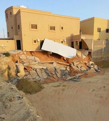 انهيار جدار منزل بـ” منتزه عنيزة” ولا إصابات