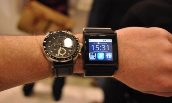 شركة ألمانية تنوي طرح ساعة فخمة شبيهة بساعة أبل في الأسواق