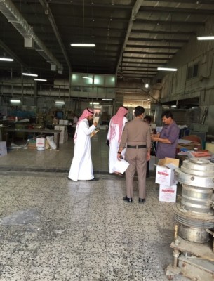بالصور .. حملة مشتركة تنتهي بضبط 25 عاملاً في مكة