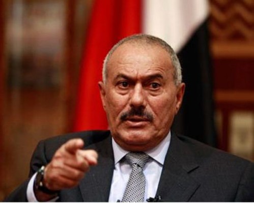 “القاعدة” تفجر عبوة ناسفة أمام منزل الرئيس السابق “علي صالح”