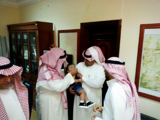 محافظ العيدابي يدشن حملة التطعيم ضد شلل الأطفال