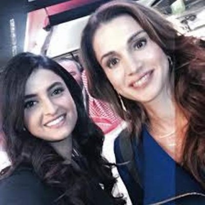 “سيلفي” الملكة رانيا وعلا الفارس يكتسح مواقع التواصل