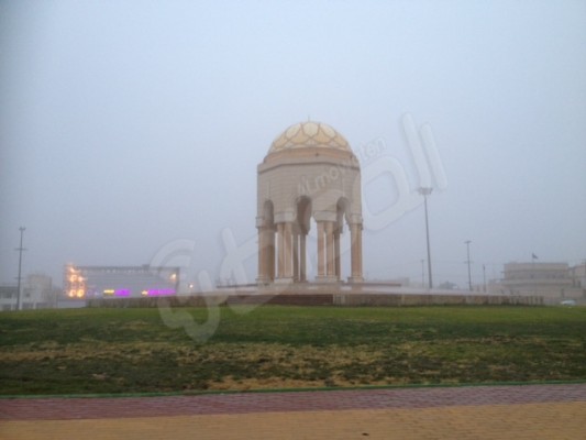 بالصور.. رفحاء تصحو على “الضباب” وقطرات المطر