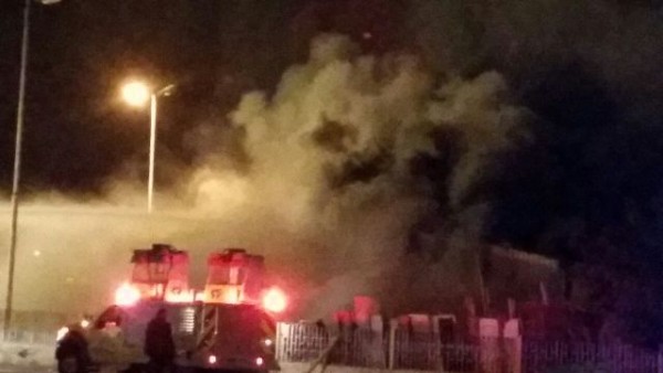 بالصور.. “مدني الخرج” يواصل جهوده للسيطرة على حريق ضخم بحراج خردوات