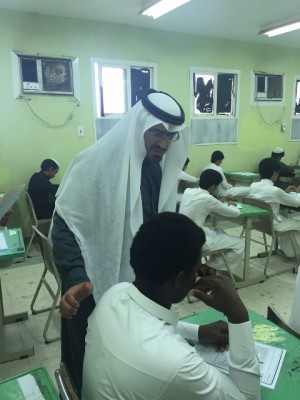 “آل كركمان” يقف على سير الاختبارات بـ”مدارس تهامة”