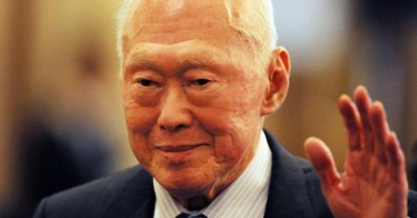 وفاة لي كوان يو قائد نهضة سنغافورة