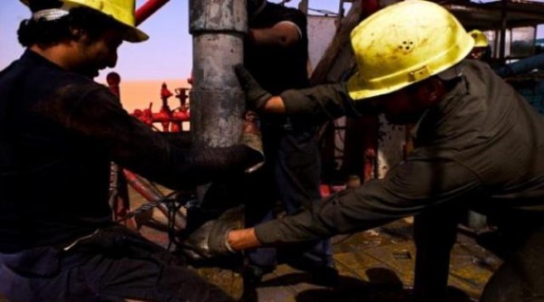 هبوط جديد لأسعار النفط بعد البيانات الصينية وتعطل الإمدادات في ليبيا!