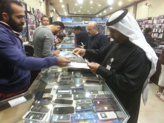 بالصور.. ضبط 74 مخالفة في محال الاتصالات بـ”مرسلات الرياض”