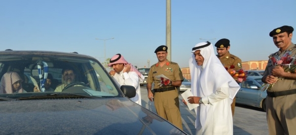 بالورود.. حملة لتوعية قائدي السيارات برعاية “مرور وتعليم” #الرياض