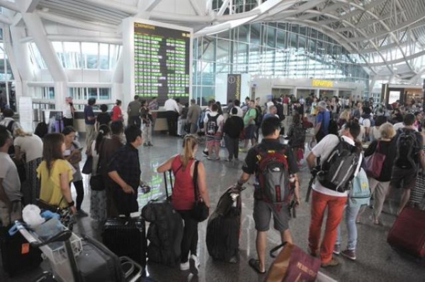 إغلاق خمسة مطارات في اندونيسيا جراء ثوران بركاني