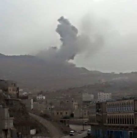 التحالف يشن غارات عنيفة على جبل نقم في صنعاء