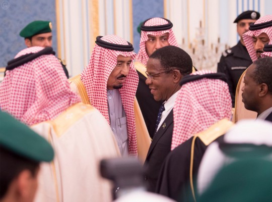 ‏‫الملك يتلقى العزاء من قادة الدول العربية والإسلامية والأمراء وكبار المسؤولين والمواطنين