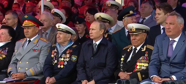 تيوب المواطن :بوتين يحضر عرضا لأسطول البلطيق بكالنينغراد في يوم البحرية الروسية