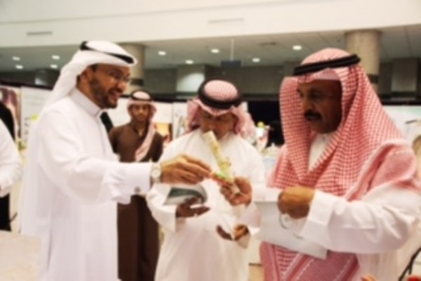 “الشويرخ” يدشن معرض العنف الأسري بمدينة الملك سعود الطبية