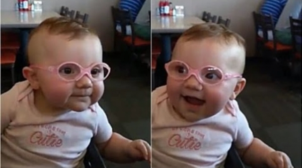 رد فعل طفل يرى بالنظارة لأول مرة فى حياته