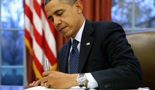 أوباما يوقع على قرار رفعه الكونغرس حول مراجعة الاتفاق النووي الإيراني
