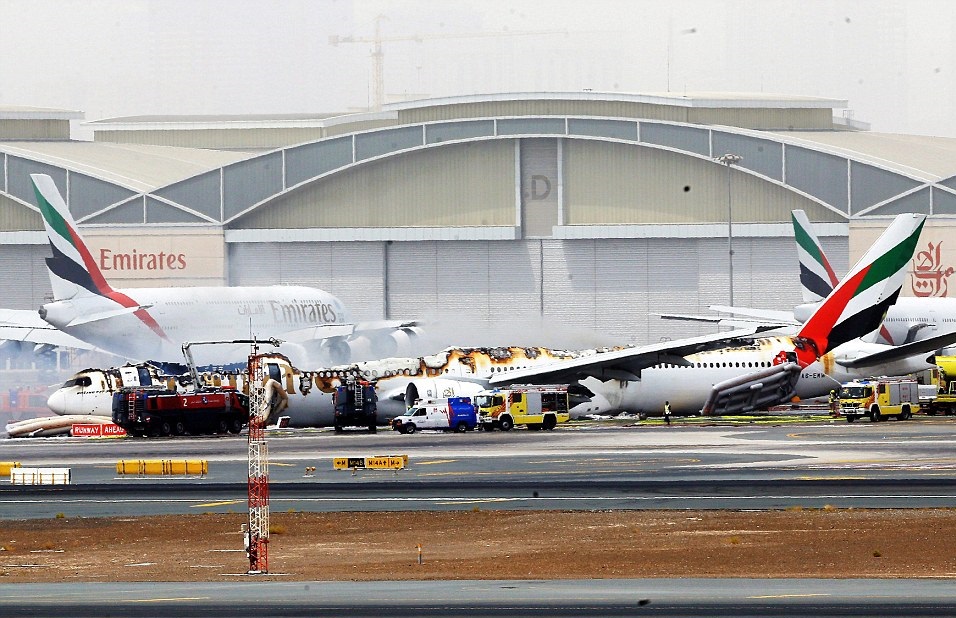 التقرير المبدئي لحادثة طيران الإمارات : ارتطام بالمدرج تسبب في اندلاع الحريق