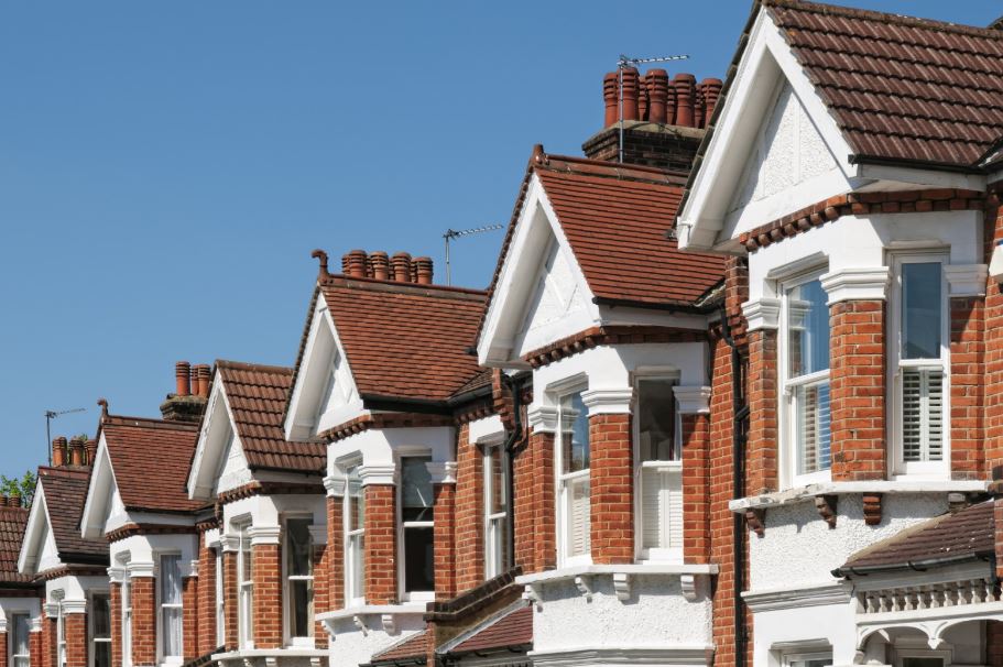 للشهر الثاني على التوالي.. استمرار خسائر أسعار المنازل في بريطانيا