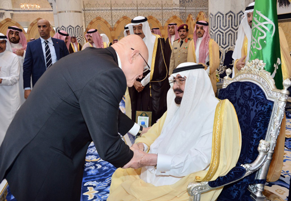 خادم الحرمين يلتقي رئيس وزراء لبنان والوفد المرافق له