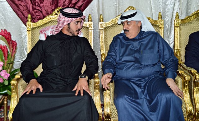 الشيخ خالد بن حمد آل خليفة يطمئن على صحة الملك