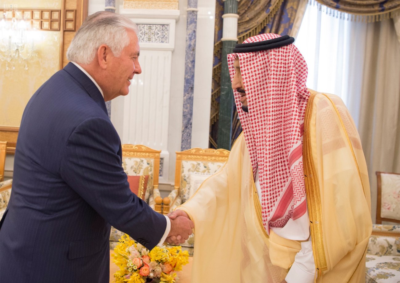 الملك يبحث العلاقات الثنائية مع وزير الخارجية الأميركي