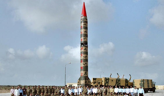 باكستان تجري تجربة ناجحة على صاروخ قادر على حمل الرؤوس النووية