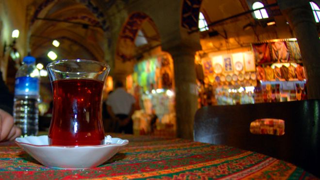 حدث في تركيا.. رجل أمطر مقهى بالرصاص والسبب ثمن قدح شاي!