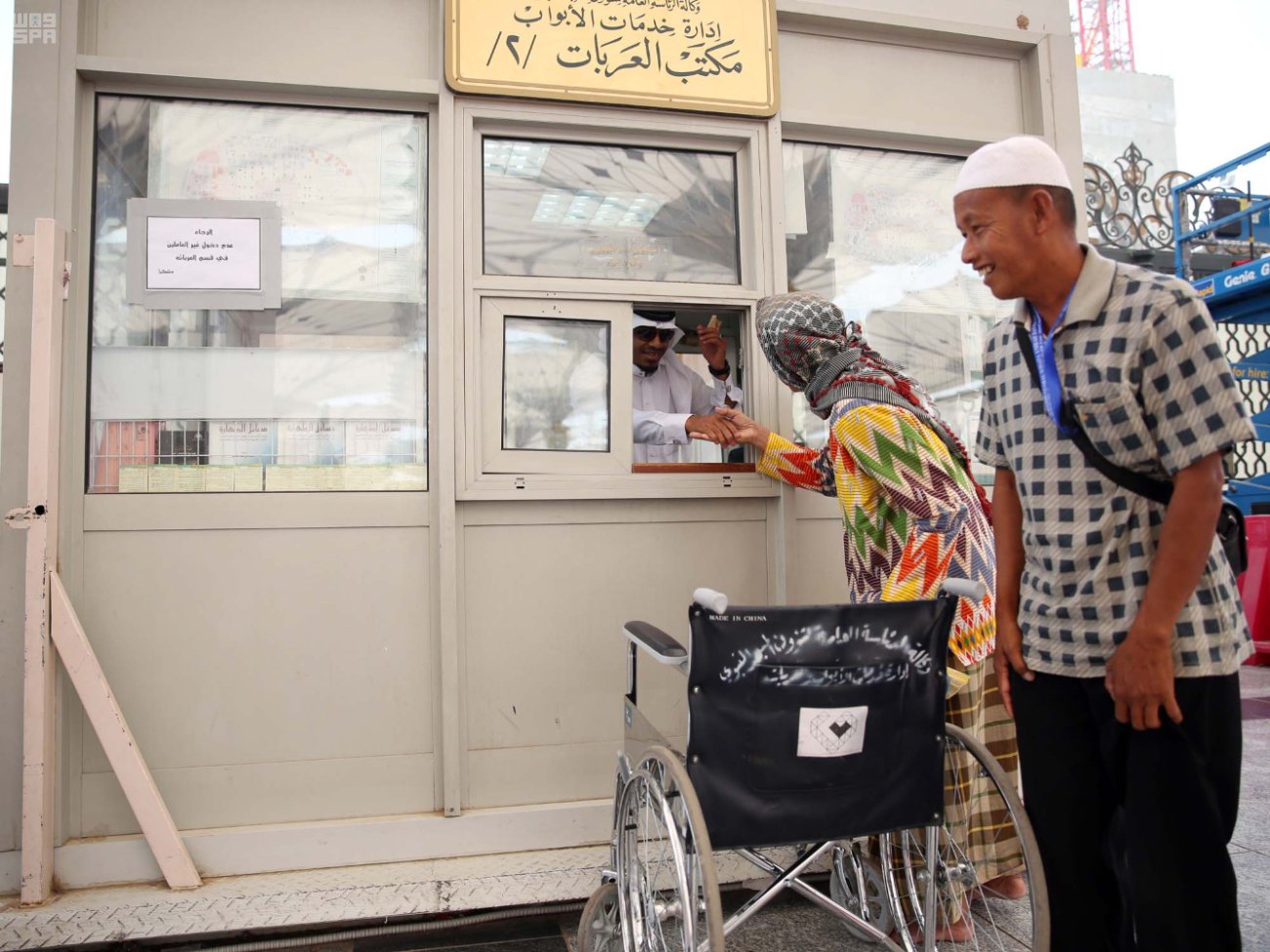 بالصور.. 3 آلاف عربة لخدمة ذوي الاحتياجات وكبار السن بالمسجد النبوي في رمضان