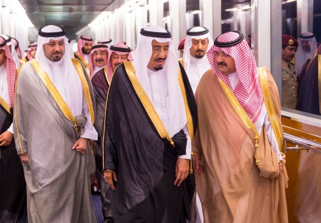 الأمير سلمان يغادر الرياض متجهاً إلى جدة