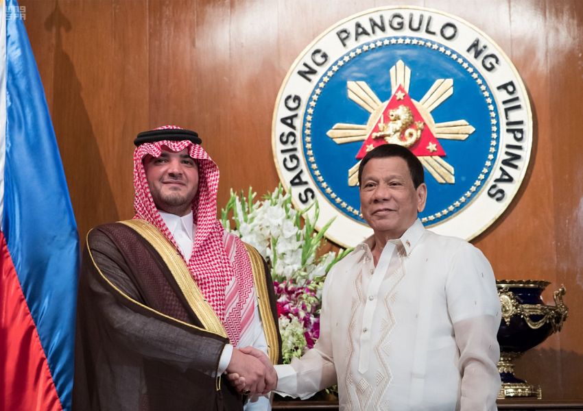 بالصور.. وزير الداخلية يستعرض العلاقات الثنائية مع رئيس الفلبين
