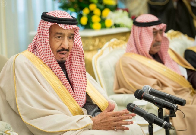 الملك سلمان لضيوف “مؤتمر الإسلام ومحاربة التطرف” : مكة والمدينة تهمنا قبل أي شيء