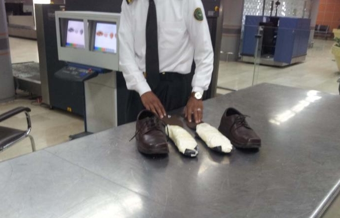 جمرك مطار أبها يحبط تهريب كمية من مادة “الشبو” المخدر