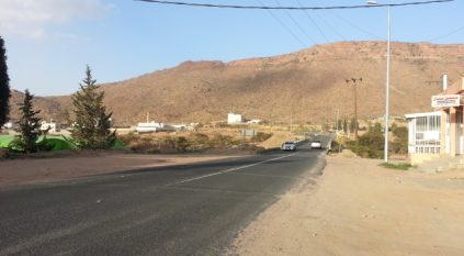 طريق سكن القاعدة – جبل الحبلة بمسارٍ واحدٍ فقط