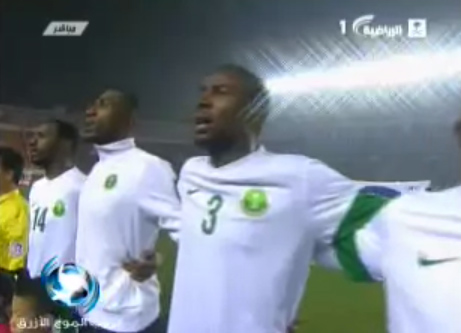 بالفيديو.. لاعبو المنتخب السّعوديّ يخطؤون في ترديد النشيد الوطنيّ