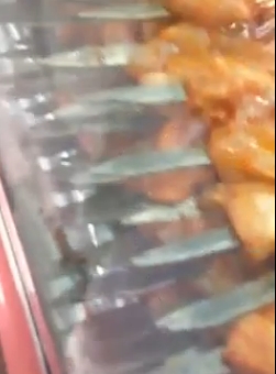 بالفيديو.. صرصور وسوء نظافة في مطعم بــ”شهار الطائف”