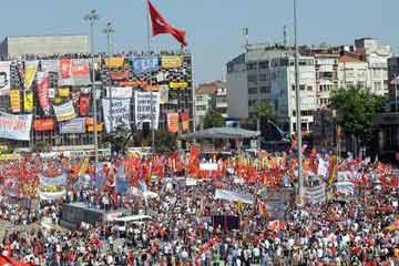الشرطة التركية تخلي ميدان “تقسيم” بالقوة