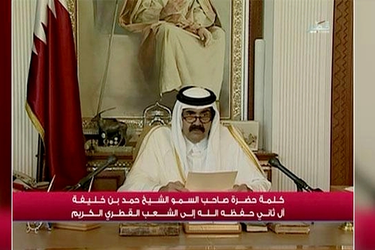 أمير قطر يعلن تسليم مقاليد الحكم لنجله تميم