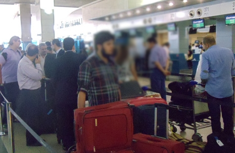 ازدحام شديد بصالات السفر بمطار القاهرة