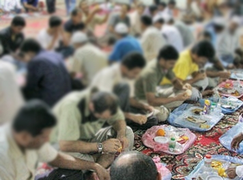 “خيري الطائف” يوزع 75 ألف وجبة إفطار يومياً