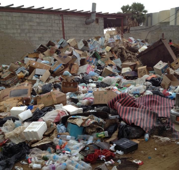 بالصور. . تراكم النفايات بقرية “أبو السلع” بـ “صبيا” يثير استياء الأهالي