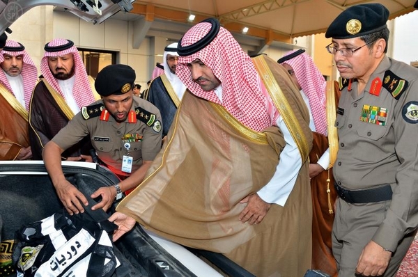 أمير الرياض بالنيابة يتفقد إدارة دوريات الأمن بالعاصمة